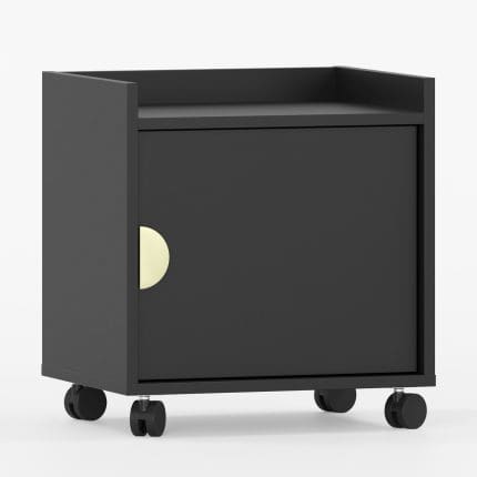 Sort skab med hjul SIGI og gyldent greb i moderne design.
