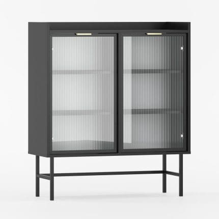 Lav sort skænk SIGI med rillet glaslåger, sorte ben og messinggreb.
