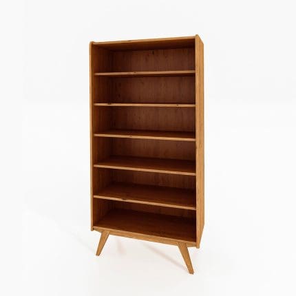 RETRO bogreol i massivt olieret træ med seks hylder og karakteristiske skrå ben. Designet af Windes | Lines.