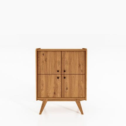RETRO skænk i olieret træ med fire låger og skrå ben – balanceret og funktionelt design.