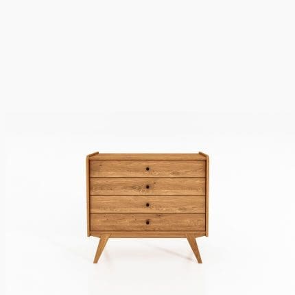 RETRO kommode i massivt træ med fire brede skuffer og skrå ben – naturlig og tidløs.
