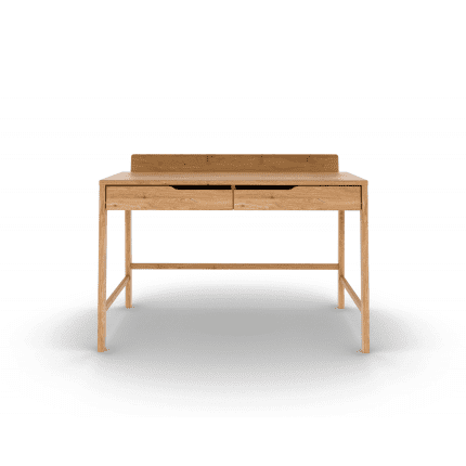 Skrivebord i massivt olieret eg eller bøg. Let og elegant design med to skuffer og bagvæg i træ. Perfekt til hjemmekontor eller stue. Ærligt, funktionelt og harmonisk.