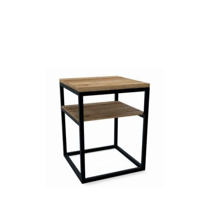 COLTON sidebord med åben hylde og sort stel – kvadratisk design med opbevaringsmuligheder og rå elegance.